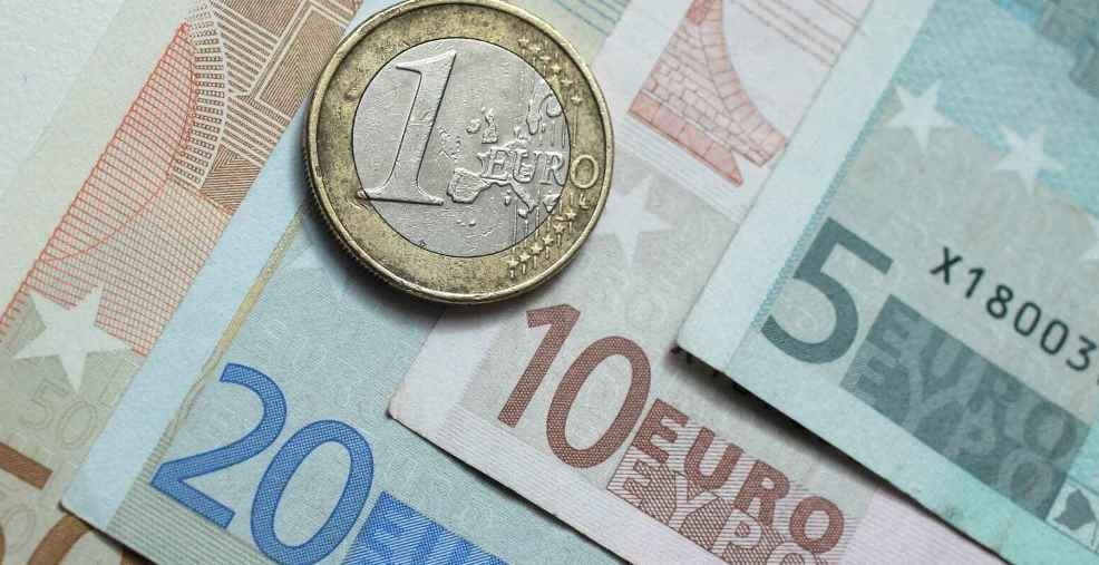 Euro e nis javen me renie, minimum i ri historik
